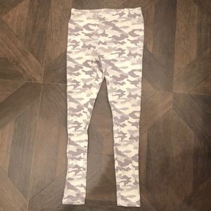Girls camo leggings